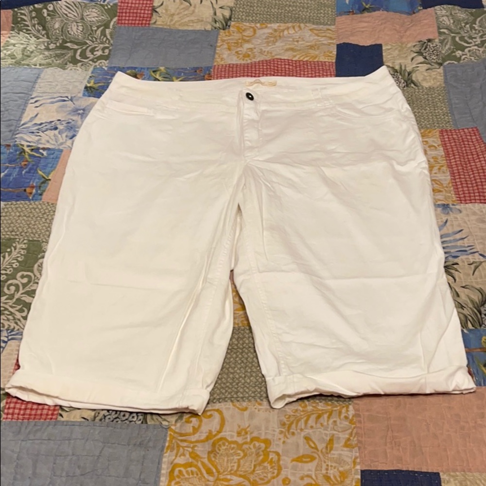 White Capri Jeans Faded Glory 24